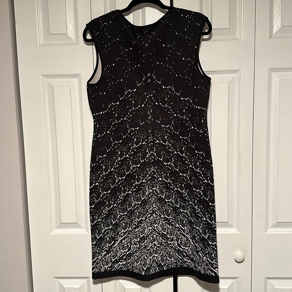 Black and White Scuba Dress - Picture 2 of 3